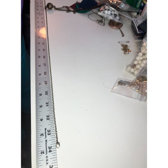 4 Colored Feathers with Metal Ball & Leaves Chain 34" Necklace! - Picture 10 of 10